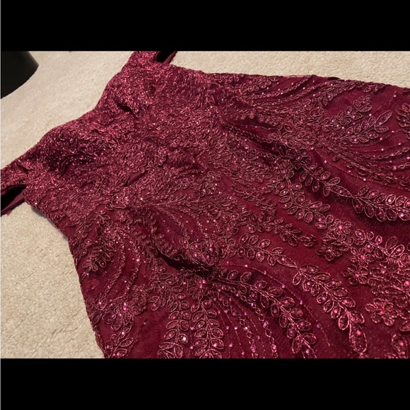 Burgundy Mori Lee homecoming dress. US size 2. - Picture 2 of 6